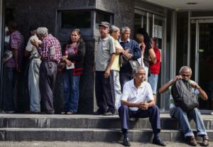 Adultos mayores esperan un aumento de pensiones en Venezuela - AlbertoNews