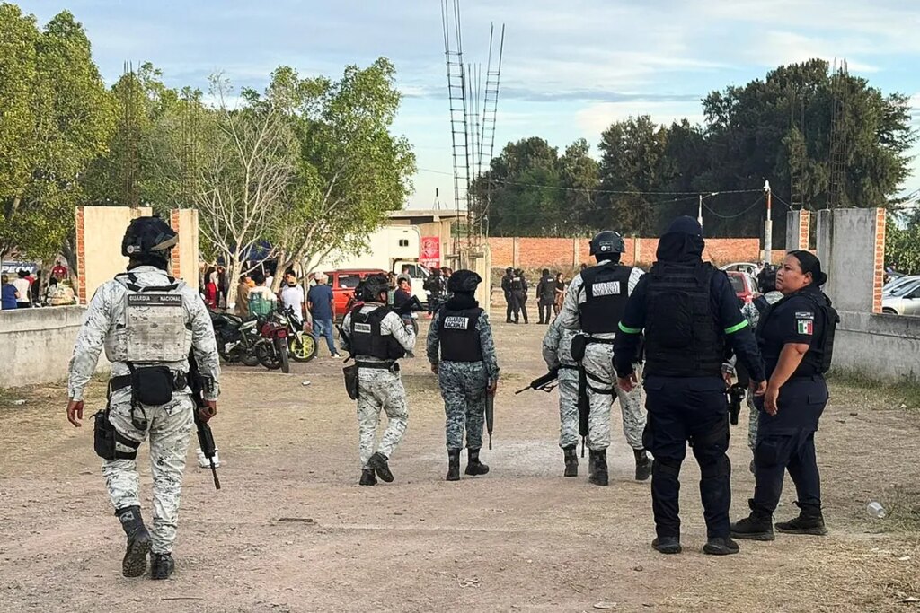 Al menos 11 muertos y 12 heridos tras un tiroteo en un campo de fútbol en el centro de México