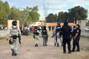 Al menos 11 muertos y 12 heridos tras un tiroteo en un campo de fútbol en el centro de México | elmundo.es