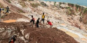 Al menos 226 muertos por una avalancha de tierra en una mina del Congo