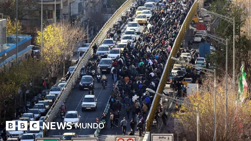 Al menos 6 muertos en choques entre manifestantes y fuerzas de seguridad en Irán tras cinco días de protestas