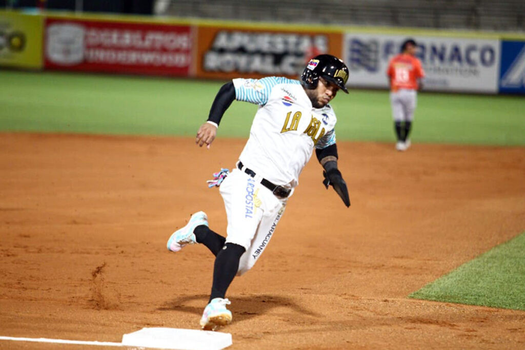Alexi Amarista y el bullpen se combinaron para darle a Bravos su primera conquista - AlbertoNews