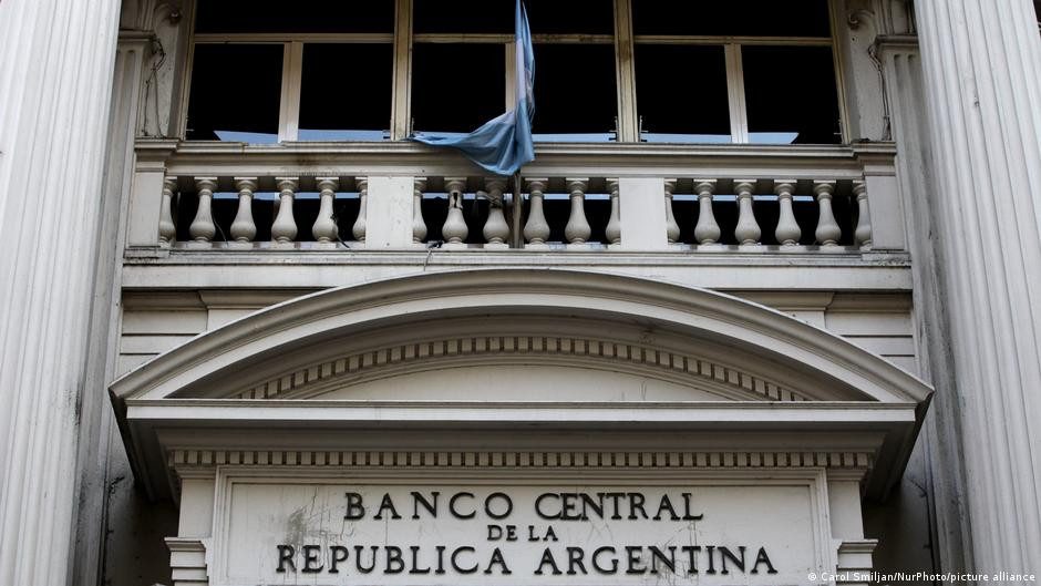 Argentina pagará millonaria deuda con ayuda de bancos – DW – 09/01/2026