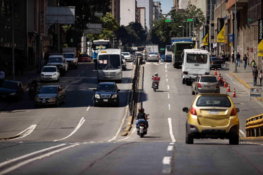 Asdrúbal Oliveros: Hasta que no se estabilice el mercado petrolero venezolano no habrá control cambiario