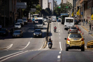 Asdrúbal Oliveros: Hasta que no se estabilice el mercado petrolero venezolano no habrá control cambiario