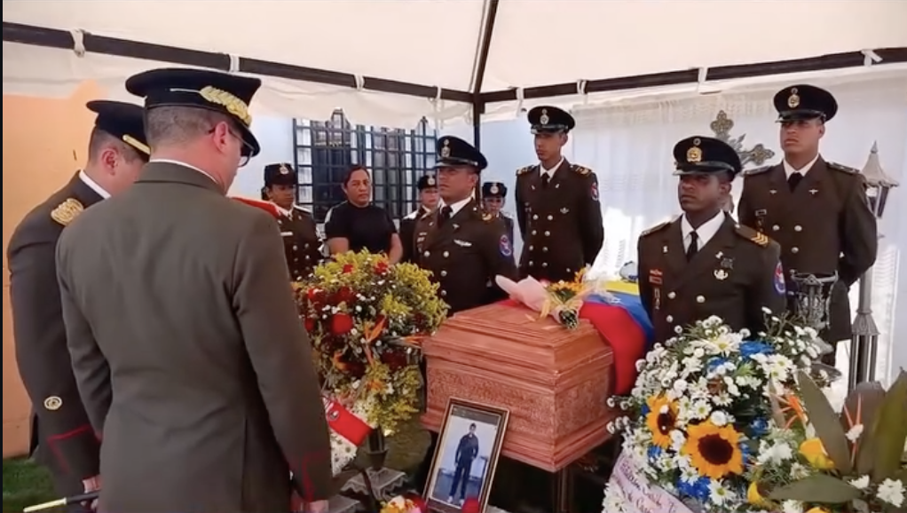 Ataúdes con banderas y llanto familiar: FANB rinde homenaje a los caídos tras el operativo de EE UU