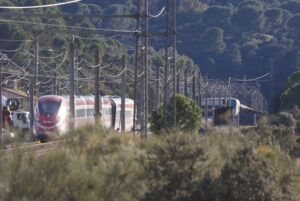 Atienden en Madrid a un último grupo de 9 pasajeros víctimas de choque de trenes en España