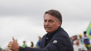 Bolsonaro recibe alta médica y vuelve a prisión tras ocho días hospitalizado | elperiodico.com