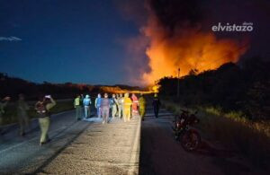 Bomberos de PDVSA y bomberos de Anzoátegui controlaron incendio en laguna de desechos de hidrocarburos en Curataquiche