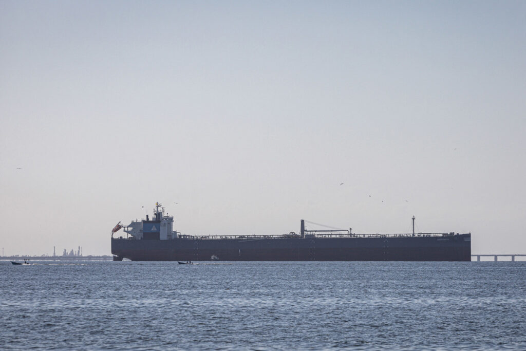 Buque con petróleo pesado venezolano zarpó hacia Luisiana