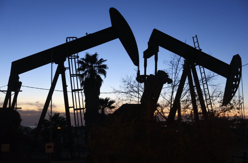 California demanda a Trump por reactivar las perforaciones de petróleo frente a sus costas - AlbertoNews