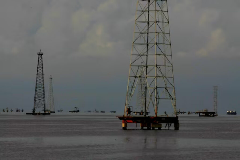 Caracas y Washington negocian exportar petróleo venezolano a EEUU