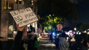 Cascada de dimisiones de fiscales en Minnesota por las presiones en el caso de la mujer asesinada por el ICE | elperiodico.com