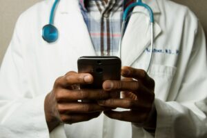 ChatGPT Health: ¿La IA que suplanta médicos?
