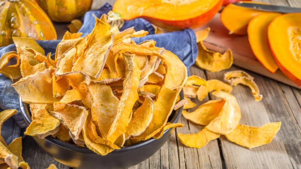 Chips de calabaza y parmesano, un aperitivo delicioso, saludable y con solo dos ingredientes