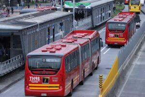 Choque por el pasaje de TransMilenio: Galán desafía la propuesta de Petro