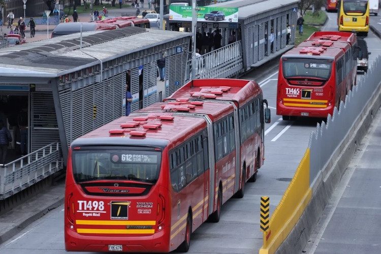 Choque por el pasaje de TransMilenio: Galán desafía la propuesta de Petro