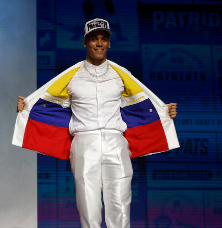 Christian Gonzáles, listo para su primer partido de playoff en la NFl
