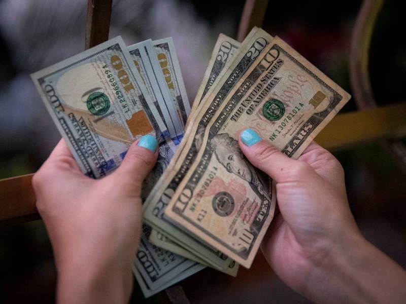 Cinco bancos venezolanos recibirán fondos de venta de petróleo