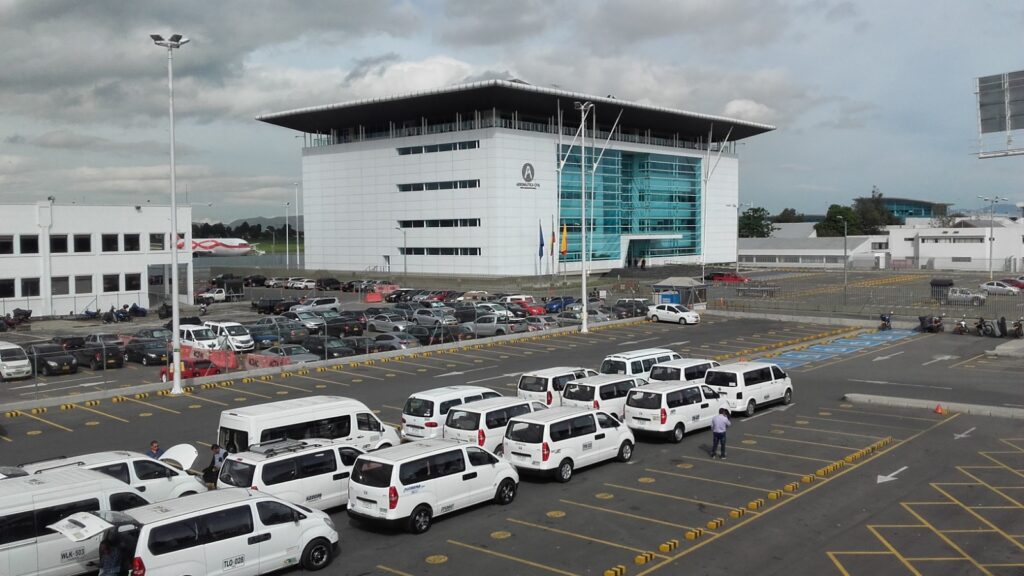 Colombia no registra alteraciones tras avisos de EEUU de posible peligro en espacio aéreo - AlbertoNews