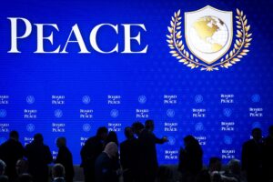 Comienza en Davos la ceremonia de constitución de la Junta de Paz promovida por Trump - AlbertoNews