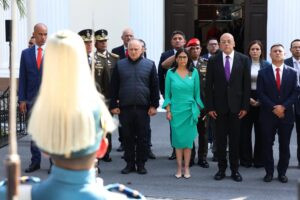 Con “equilibrio inestable” inicia el gobierno Delcy Rodríguez: ¿Podrá cumplir exigencias de Trump sin fracturas internas?  
