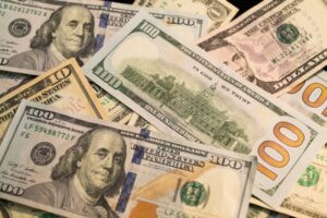 Con fuertes brechas entre países: Salario mínimo en Latinoamérica promedia los 400 dólares