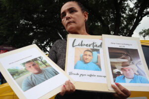 Con vigilia en la frontera, colombianos claman por la liberación de presos en Venezuela – AlbertoNews