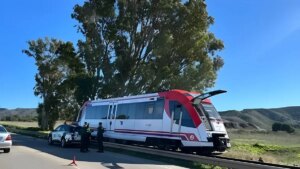 Conmoción en España por un nuevo accidente de tren tras chocar contra una grúa, tras los accidentes en Adamuz y Cataluña