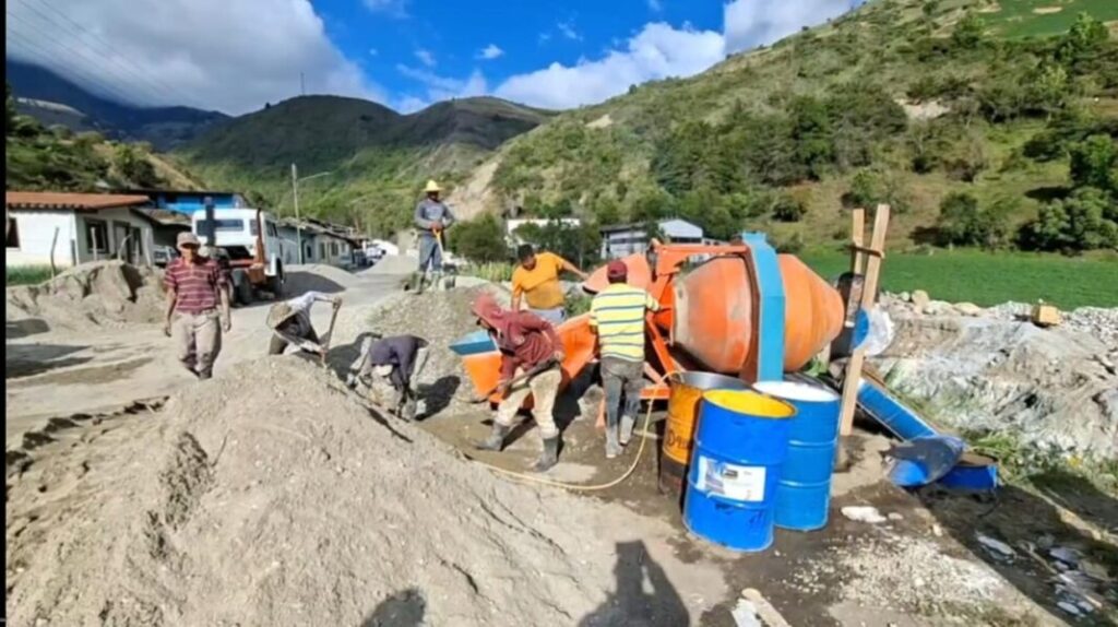 Continúan trabajos para restablecer paso por la carretera Trasandina