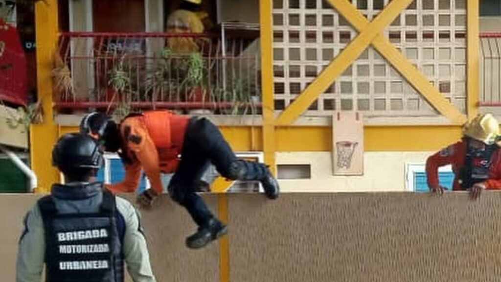 Controlado incendio en apartamento