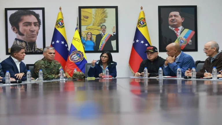 Crean comisión de alto nivel para liberación de Maduro y Flores