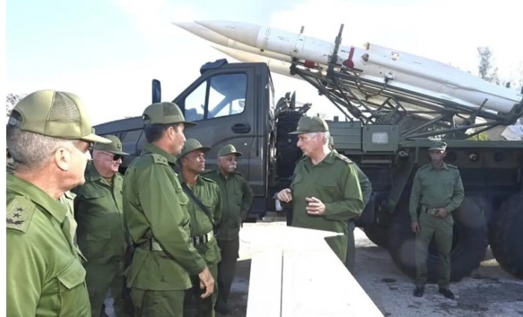 Cuba exhibe músculo militar en estado de 'preguerra'