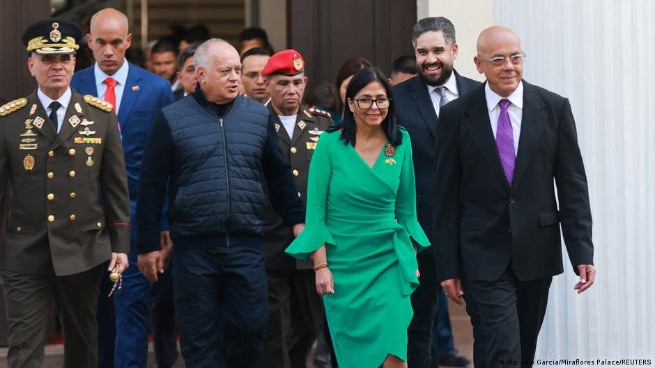 Delcy Rodríguez afirma gobernar Venezuela sin presión – DW – 07/01/2026