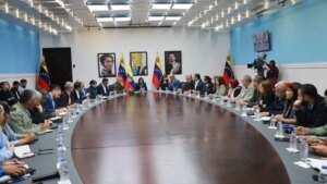 Delcy Rodríguez encabezó su primera reunión de gabinete e invitó a EEUU a trabajar conjuntamente