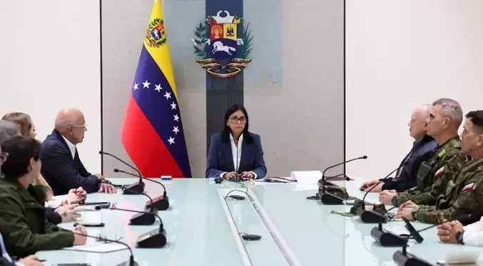 Delcy Rodríguez llama a fusión militar-policial "para defender a Venezuela" y recalca que Maduro es el presidente