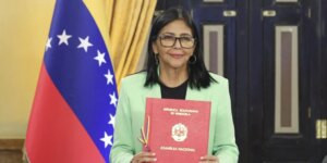 Delcy Rodríguez promete abrir la economía de Venezuela para complacer a Trump
