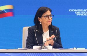 Delcy Rodríguez responde al secretario del Tesoro de EE UU: «Venezuela no acepta órdenes de ningún factor externo»
