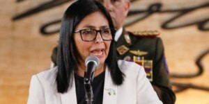 Delcy maniobra para viajar a Washington y verse con Trump en medio de sospechas