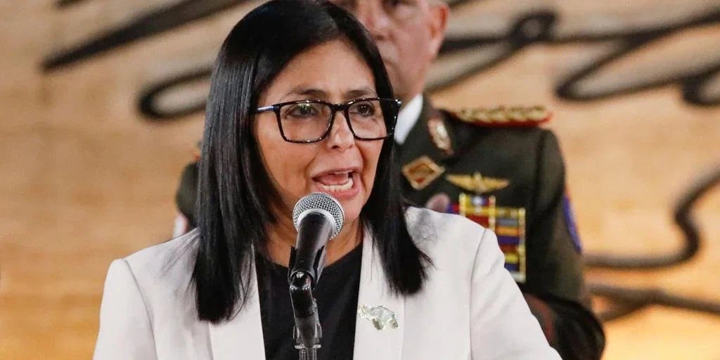 Delcy maniobra para viajar a Washington y verse con Trump en medio de sospechas
