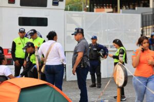 Denunciaron seguimiento y fotografías a familiares de presos políticos en Zona 7 de Boleita (VIDEO)