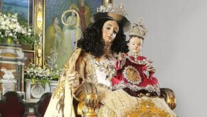 Detalles del vestido que usará la Divina Pastora