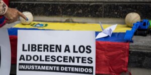 Detienen en Venezuela a menores que celebraban la caída de Maduro