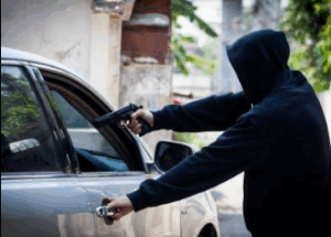 Disparan 8 veces contra una persona por robarle el vehículo