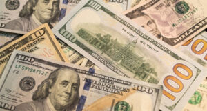 Dólar oficial arrancará el 2026 por encima de los 300 bolívares