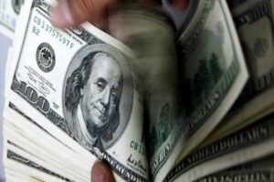 Dólar oficial pisa el acelerador con alza de 1,84% este #13Ene y se cotizará en Bs.336,46 este miércoles
