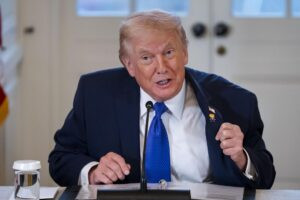 Donald Trump anunció que Venezuela no suministrará más petróleo a Cuba