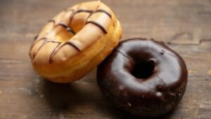 Donuts de fruta, una económica y sencilla receta que se hace con dos ingredientes