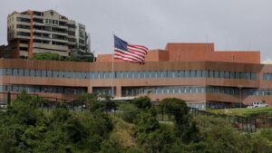 EEUU alerta que milicias armadas buscan a estadounidenses en Venezuela: urge a sus connacionales a «abandonar inmediatamente» el país – AlbertoNews