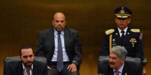 EE.UU. entrega a El Salvador a expresidente del Congreso condenado por pactar con pandillas